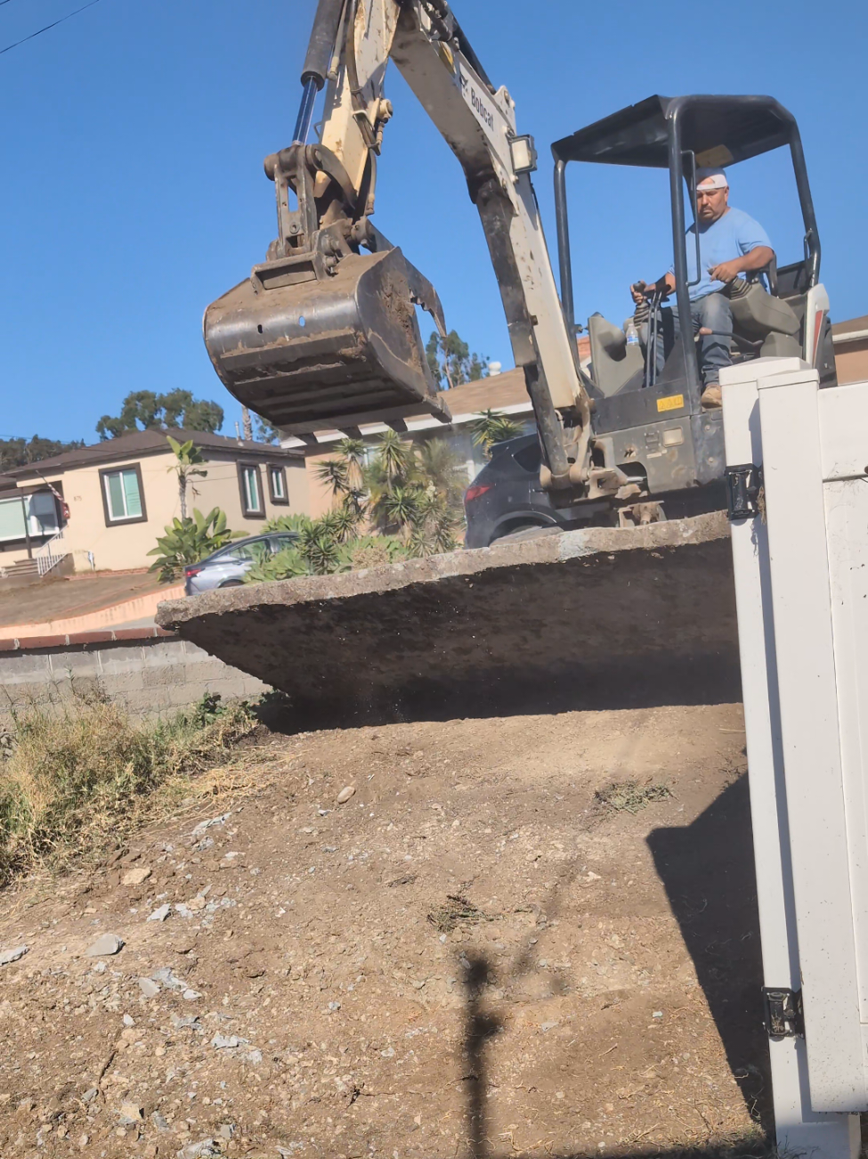 Driveway Concrete Removal in San Diego: Breaking Heavy Slabs & Sub-Base Prep for Pavers