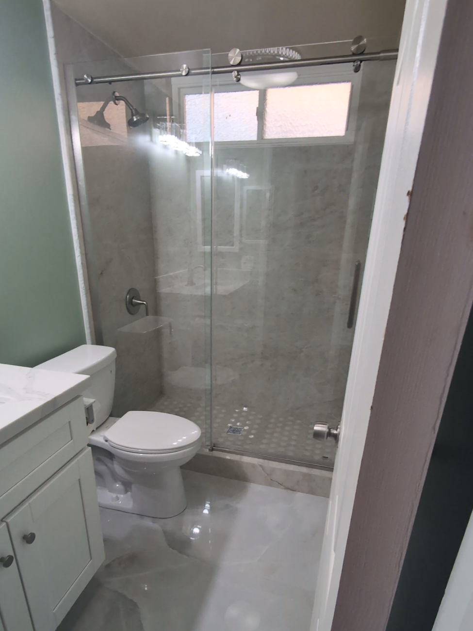 Luxury Bathroom Remodeling in San Diego: Frameless Glass Showers & Porcelain Tile