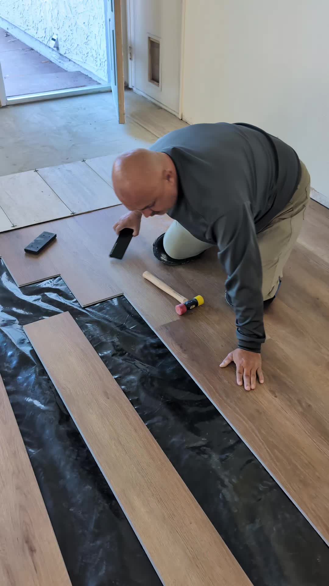 Luxury Vinyl Plank (LVP) Flooring Installation in San Diego: 100% Waterproof Luxury