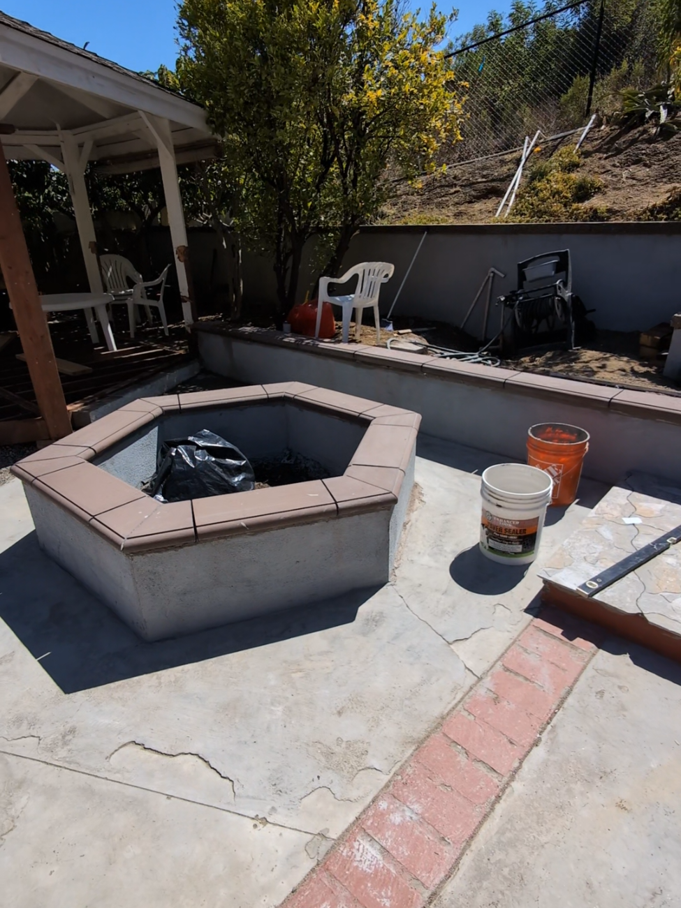 Custom Octagonal Stucco Planter & Fire Pit Enclosures with Mitered Bullnose Coping Caps in San Diego (2026 Guide)